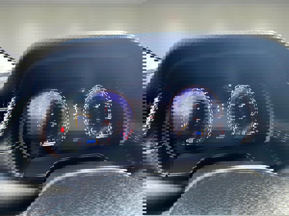 Used 2023 Jeep Grand Cherokee Limited image 12