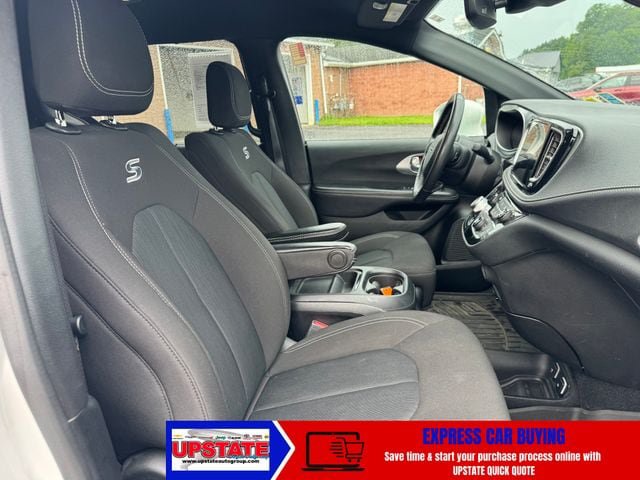 Used 2021 Chrysler Pacifica Touring w/ S Appearance Package FWD image 5