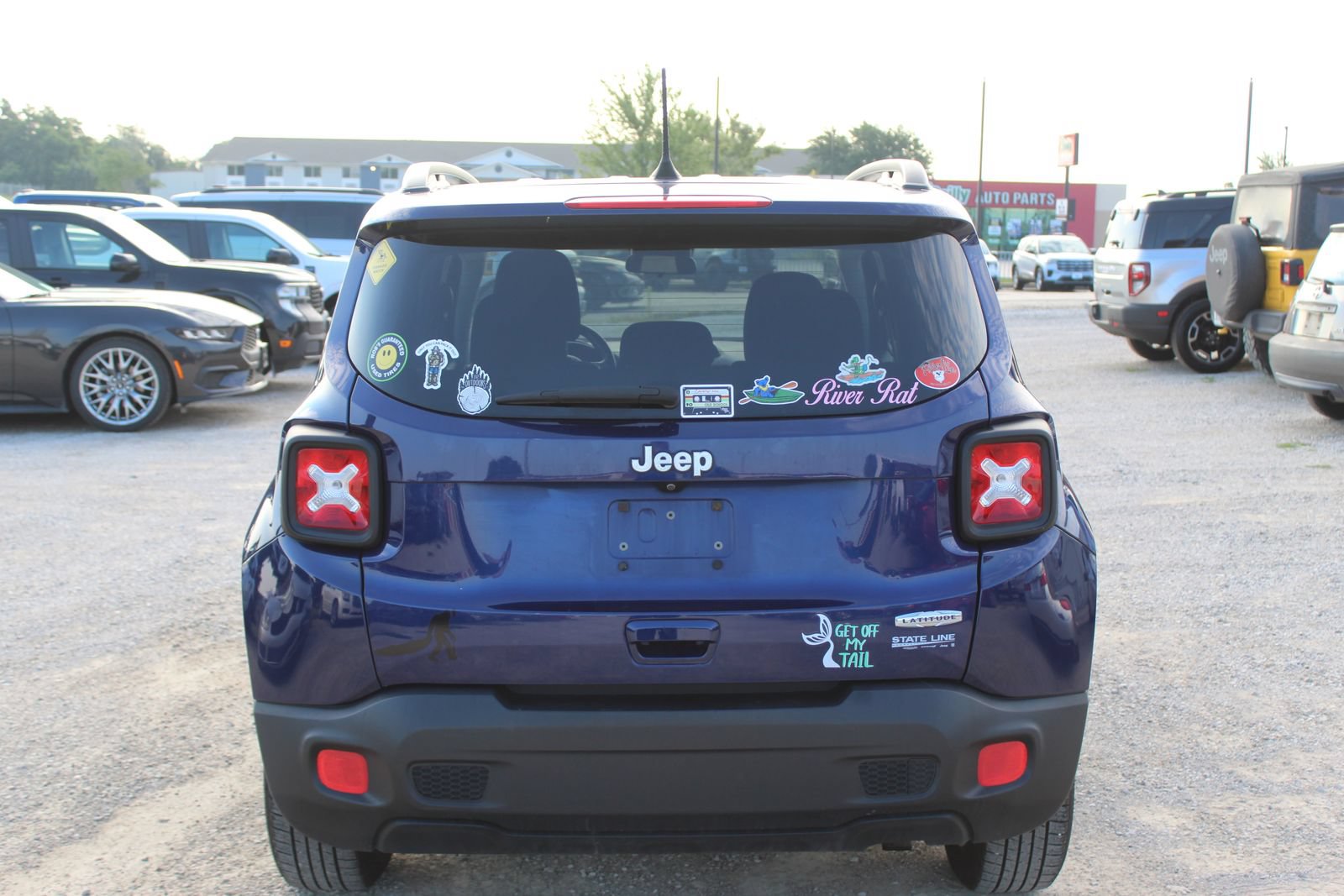 Used 2018 Jeep Renegade Latitude FWD image 5
