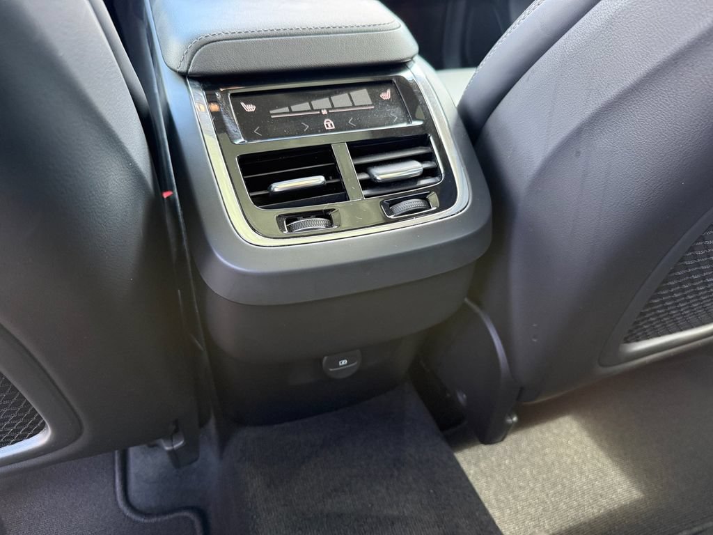 Used 2022 Volvo XC60 B5 Inscription w/ Advanced Package AWD/4WD image 16