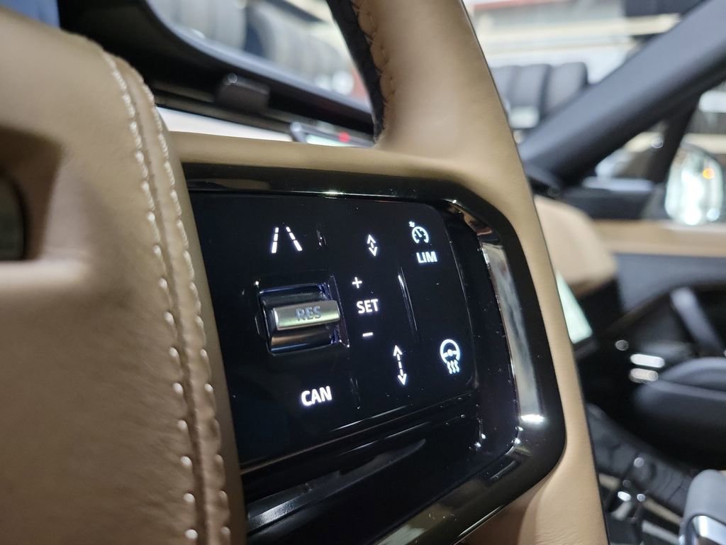 Used 2025 Land Rover Range Rover Sport Dynamic SE image 16