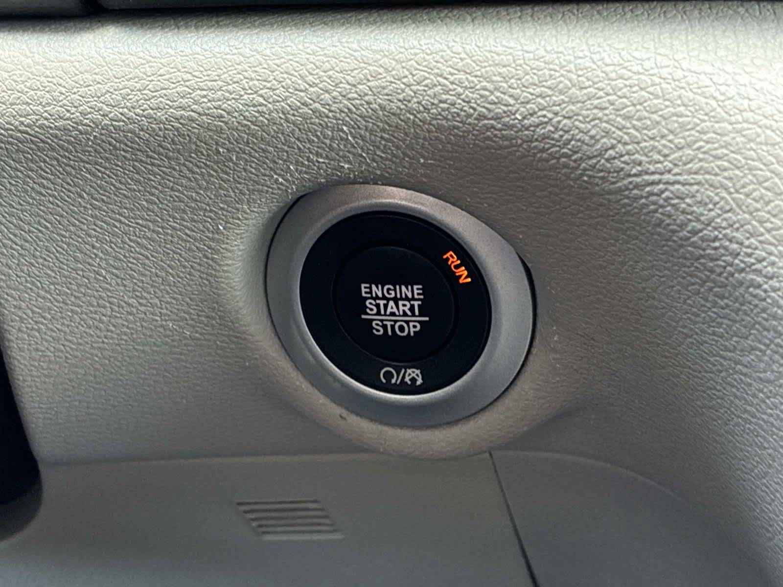 Certified 2024 Chrysler Pacifica Touring-L FWD image 29