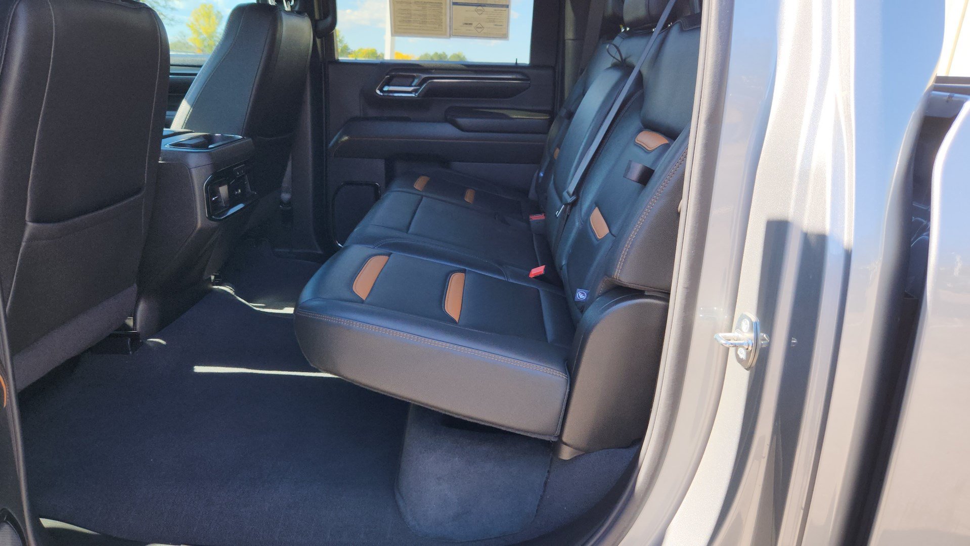 Used 2024 GMC Sierra 3500 AT4 w/ AT4 Premium Plus Package AWD/4WD image 21