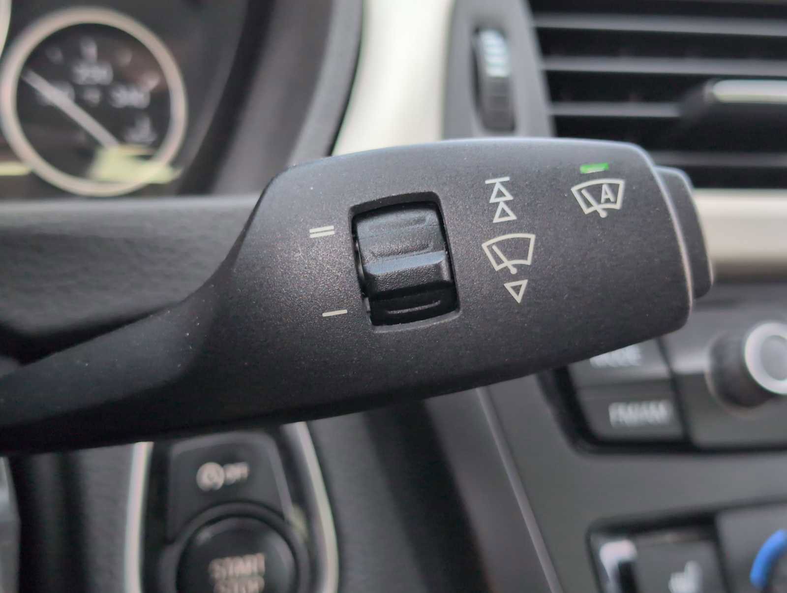 Used 2014 BMW 320i xDrive Sedan image 24