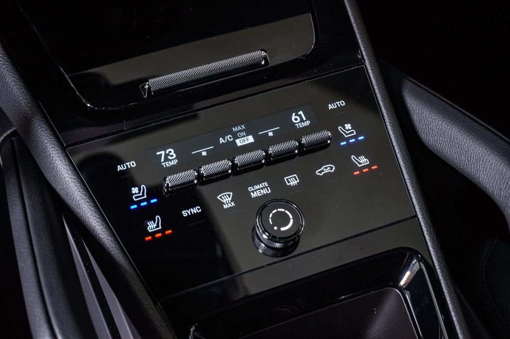 New 2026 Porsche Cayenne Coupe AWD/4WD image 24