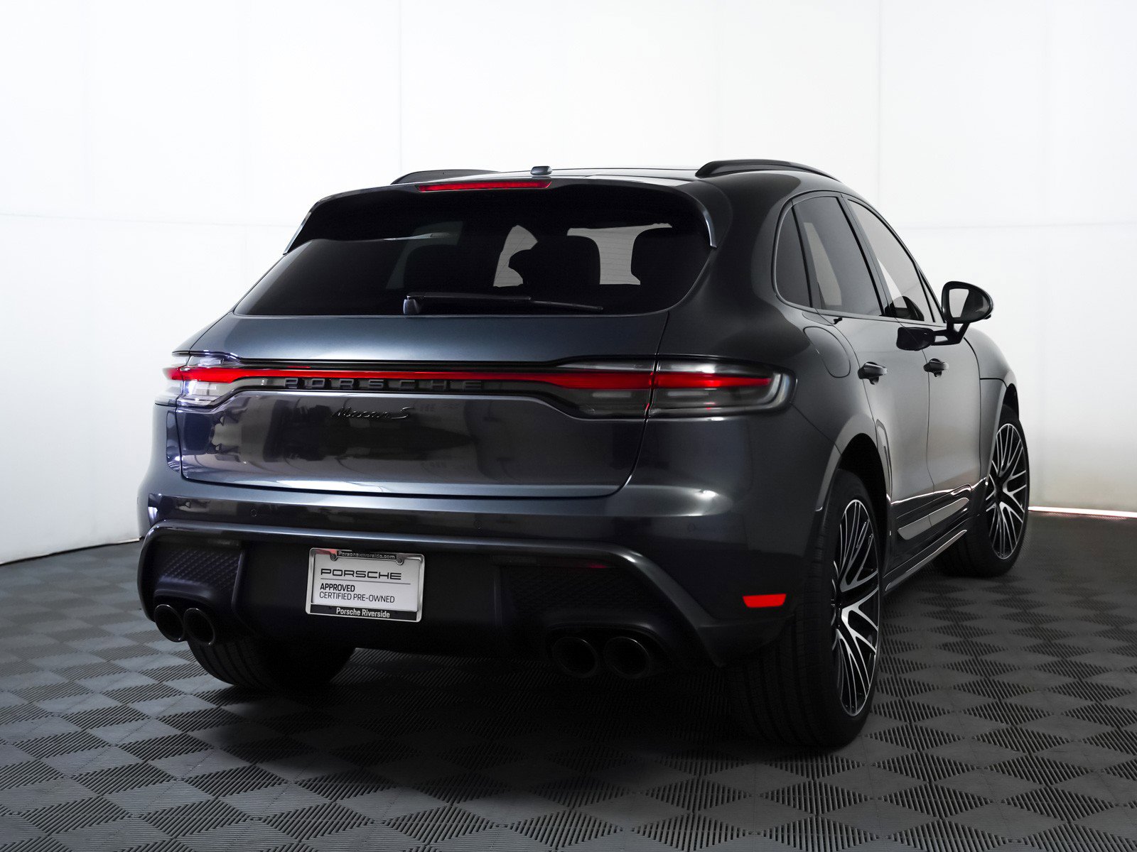 Certified 2025 Porsche Macan S image 10