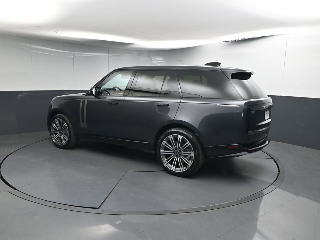 Used 2025 Land Rover Range Rover SE AWD/4WD image 3
