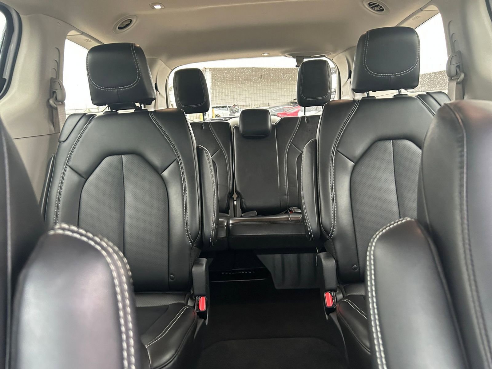 Used 2024 Chrysler Pacifica Touring-L image 40