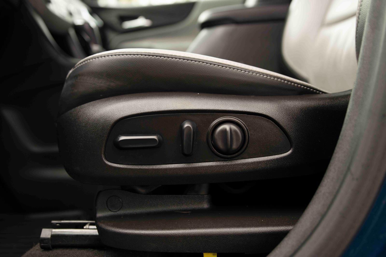 Used 2019 Chevrolet Equinox Premier FWD image 12