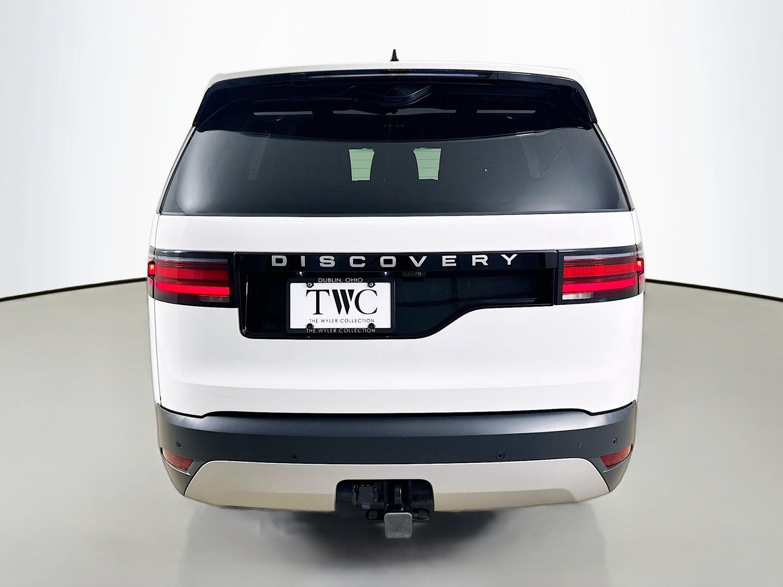 Used 2025 Land Rover Discovery S AWD/4WD image 6