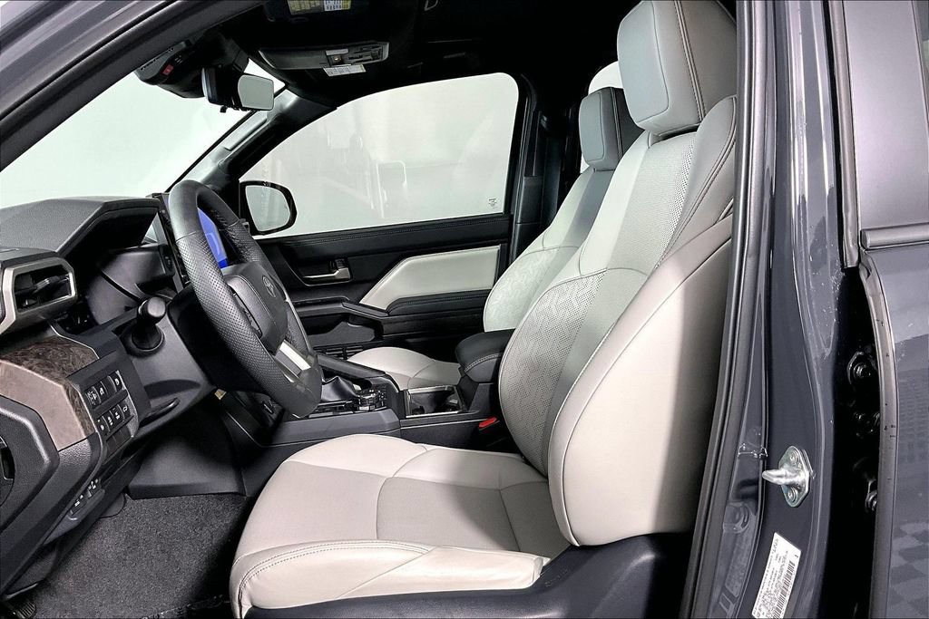 Used 2025 Toyota Tacoma Limited AWD/4WD image 13