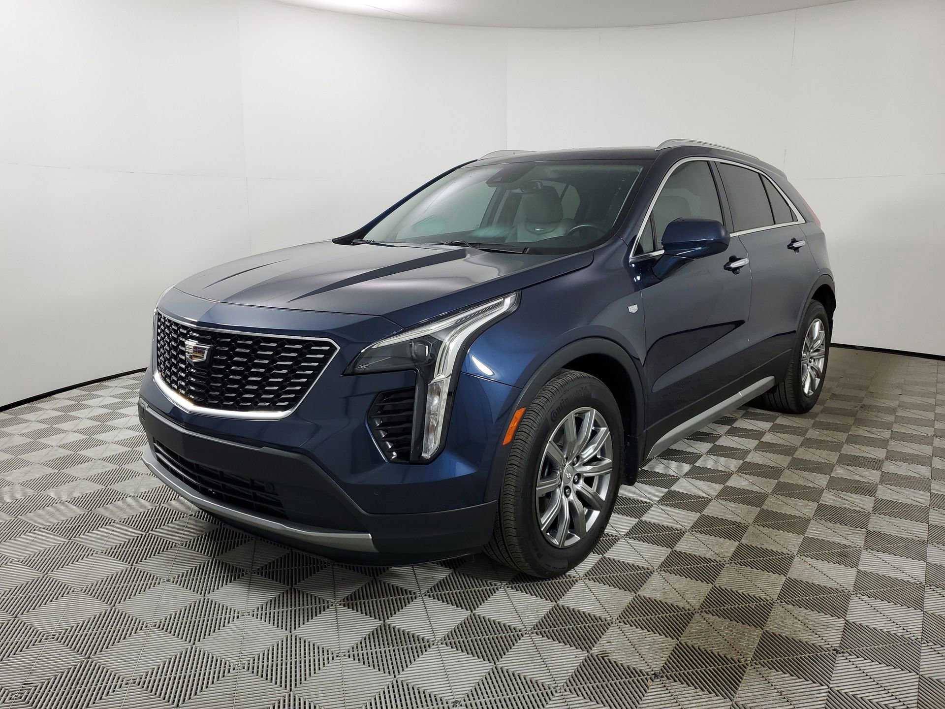 Used 2020 Cadillac XT4 Premium Luxury image 4