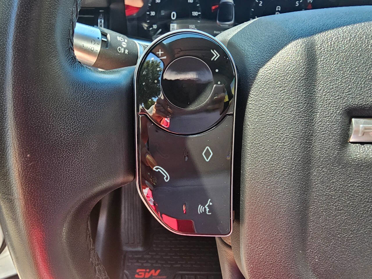 Used 2020 Land Rover Range Rover Evoque SE image 20