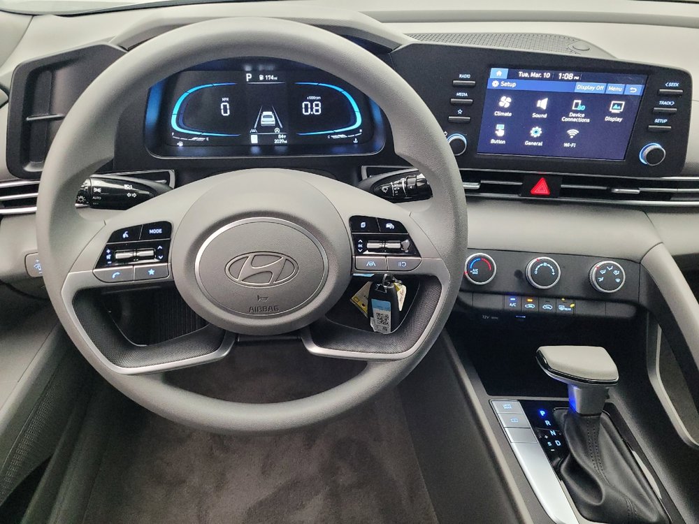 Used 2025 Hyundai Elantra SE image 22