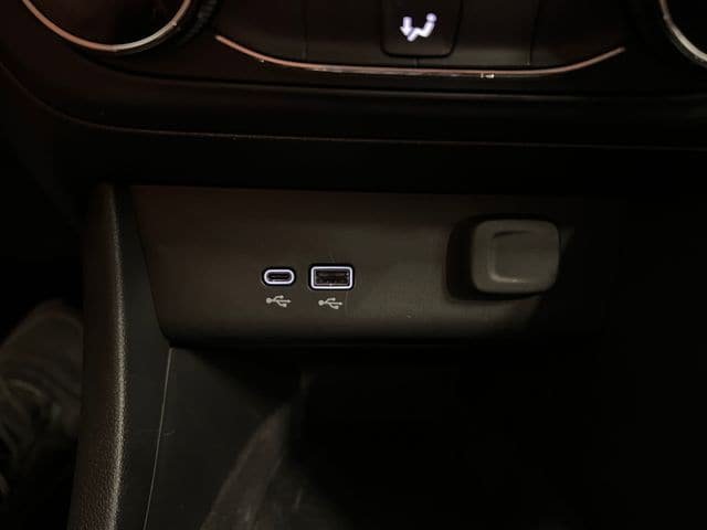 Used 2025 Buick Encore GX Preferred AWD/4WD image 24