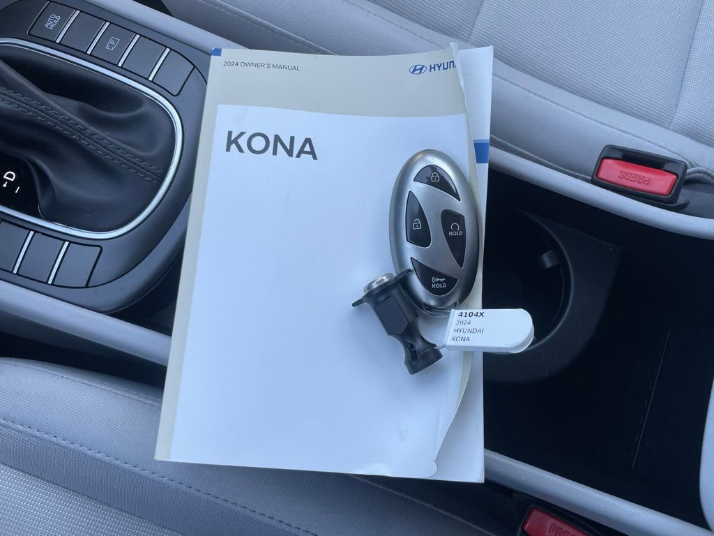 Used 2024 Hyundai Kona SEL AWD/4WD image 42