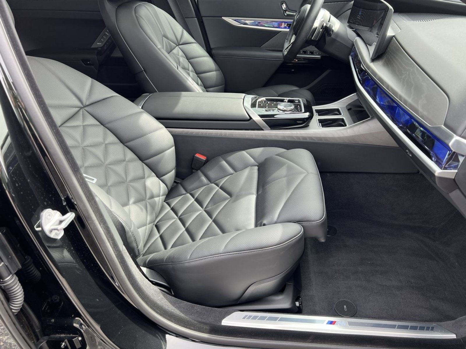 Used 2025 BMW 740i xDrive AWD/4WD image 26