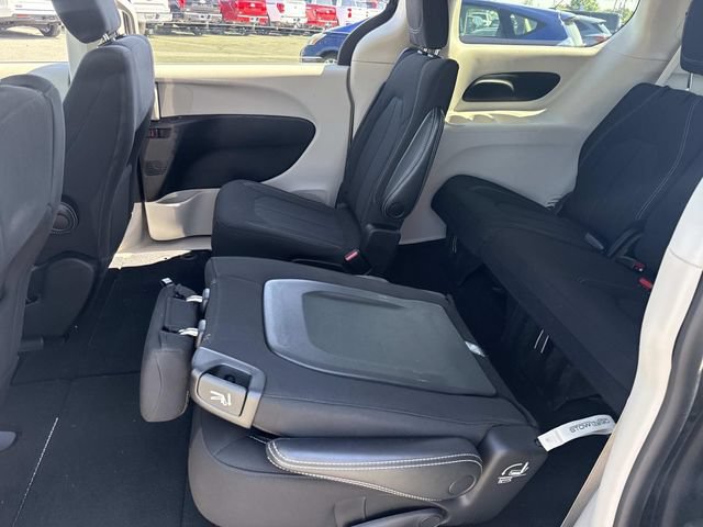 Used 2023 Chrysler Voyager LX FWD image 15