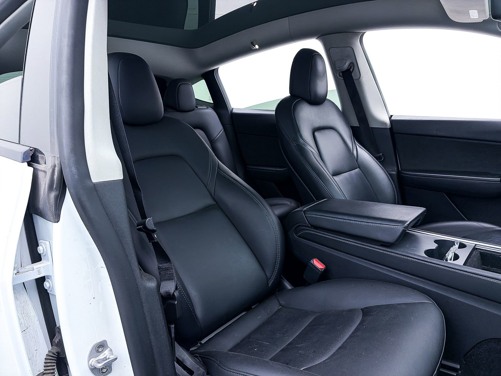 Used 2022 Tesla Model Y Long Range image 30