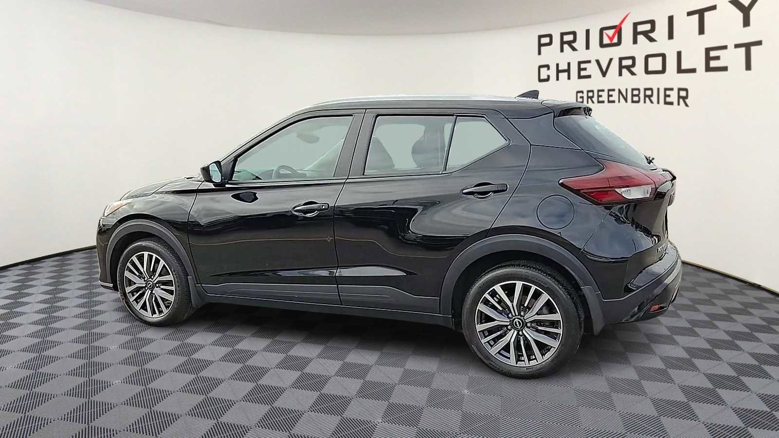 Used 2024 Nissan Kicks SV image 6