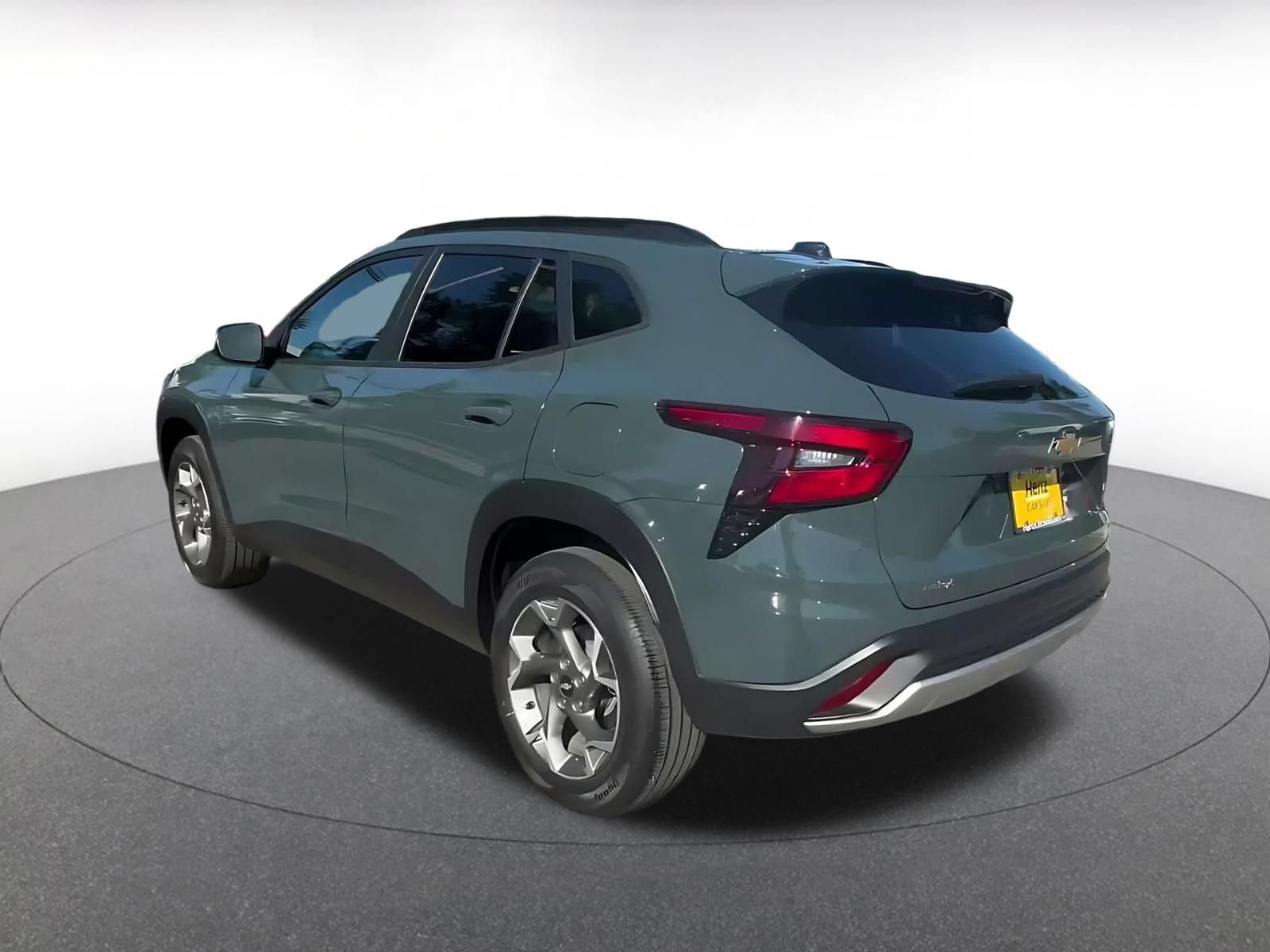 Used 2025 Chevrolet Trax LT FWD image 9