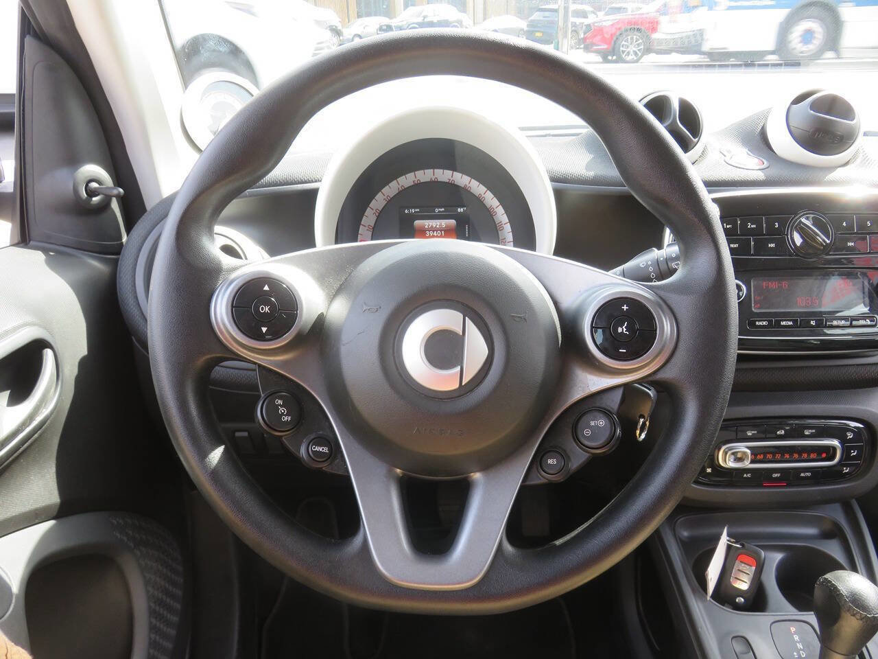 Used 2016 smart fortwo passion RWD image 14