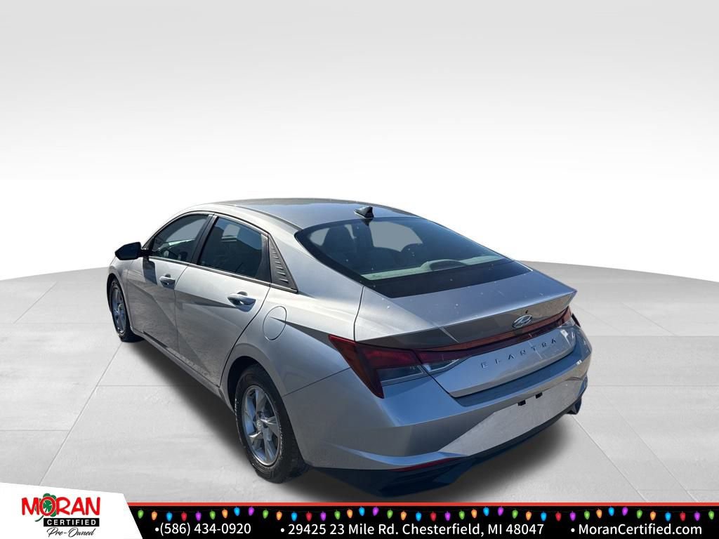 Used 2021 Hyundai Elantra SE image 3