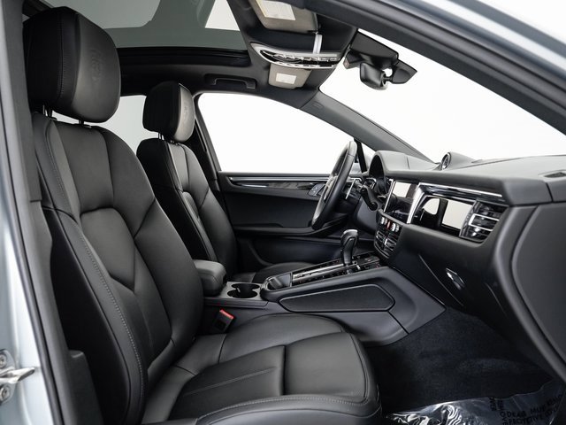 Used 2025 Porsche Macan image 25