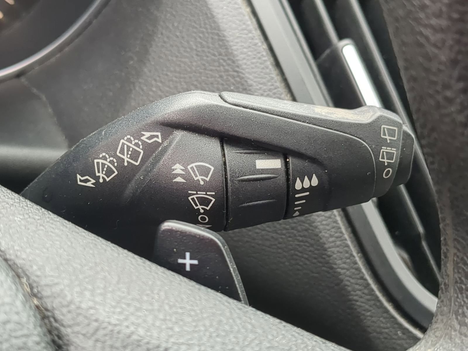 Used 2017 Ford Escape SE w/ Equipment Group 201A image 29