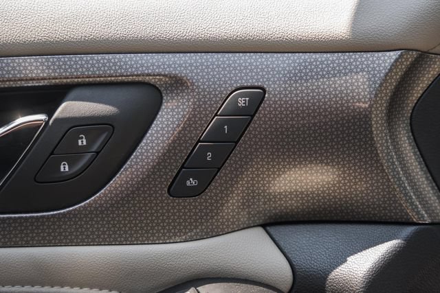 Used 2023 Chevrolet Traverse Premier AWD/4WD image 48
