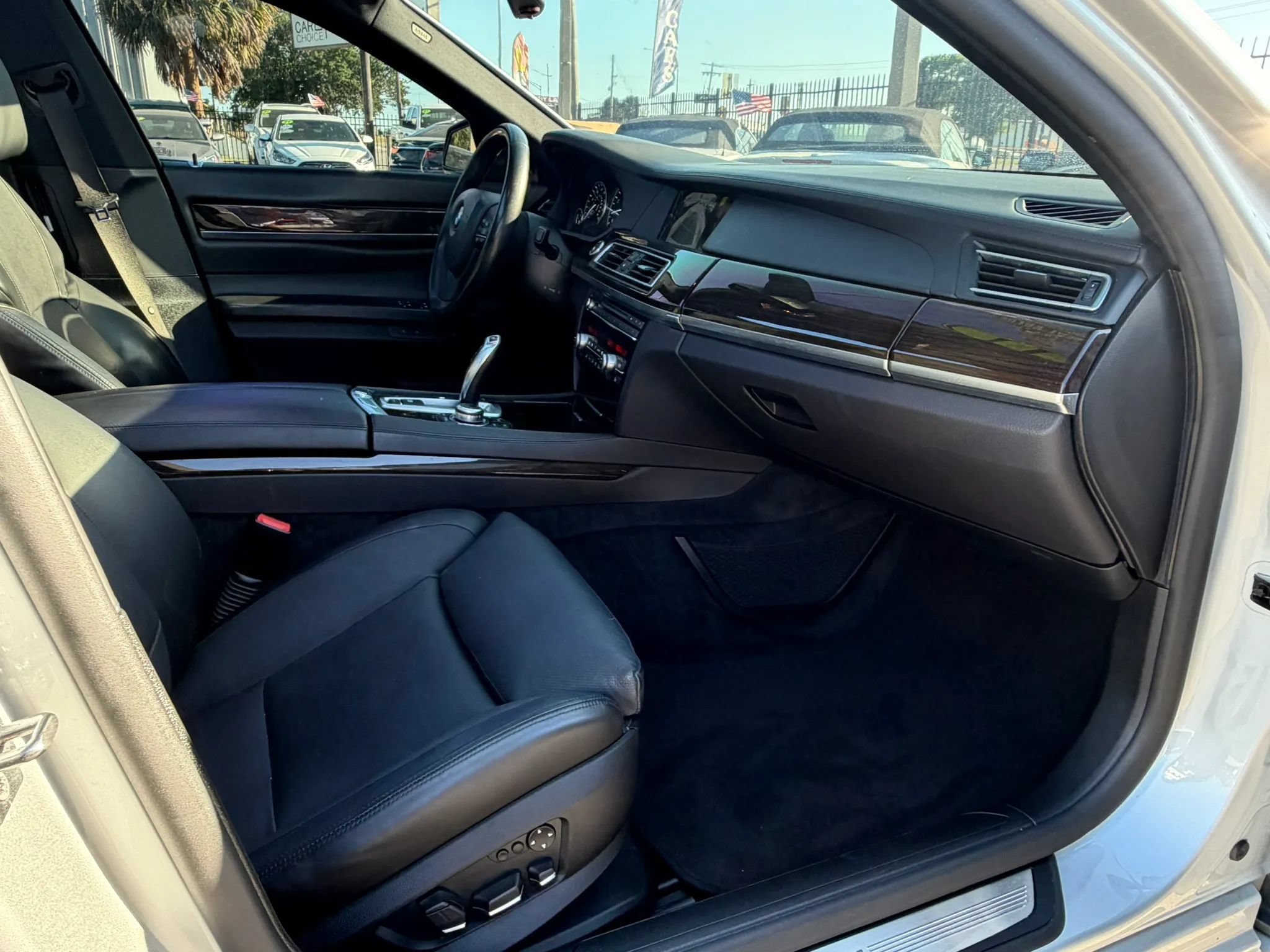 Used 2011 BMW 750i RWD image 10