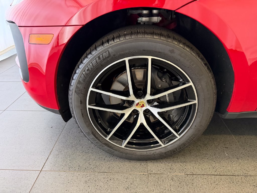 Certified 2026 Porsche Macan AWD/4WD image 10