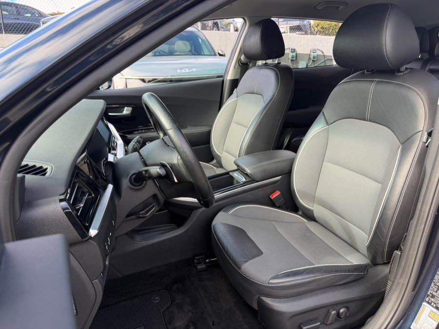 Used 2020 Kia Niro EX w/ Cold Weather Package image 17