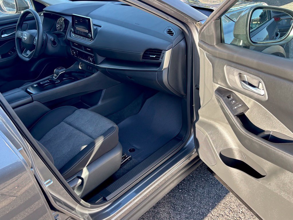 Certified 2026 Nissan Rogue SV FWD image 26