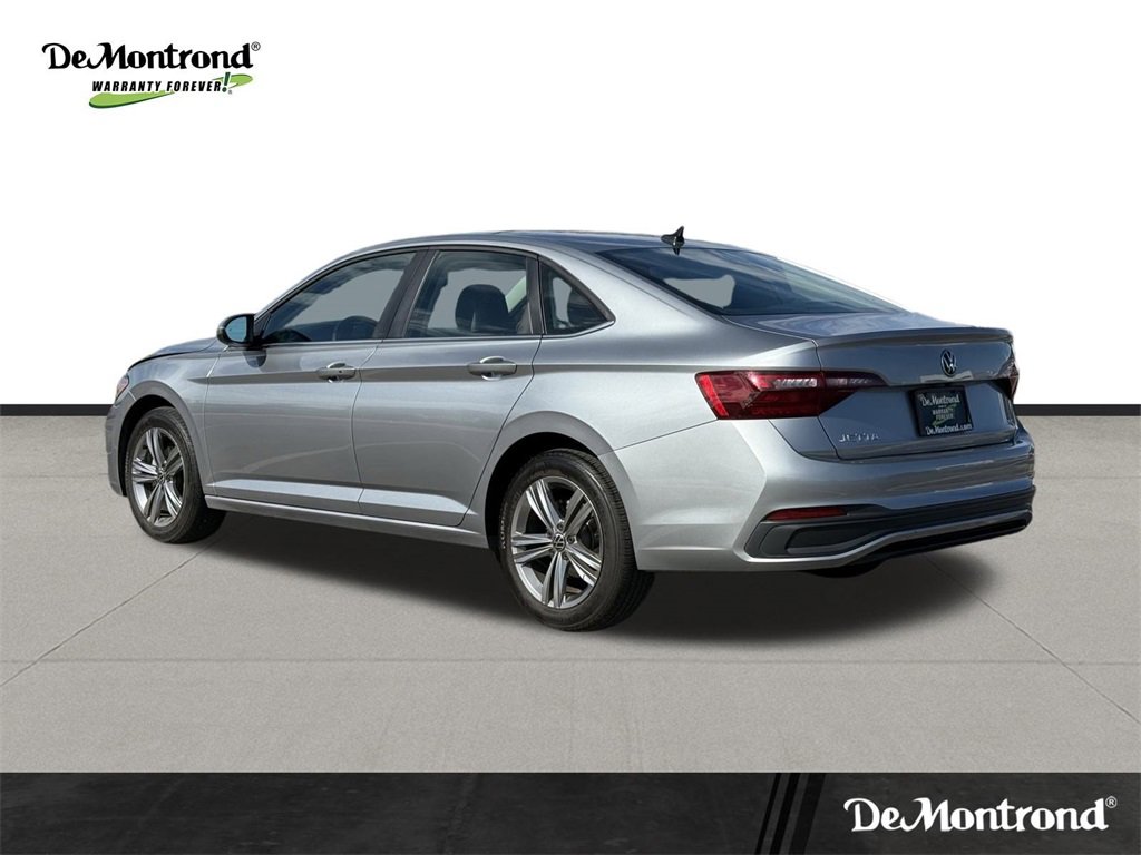 Used 2024 Volkswagen Jetta SE image 7
