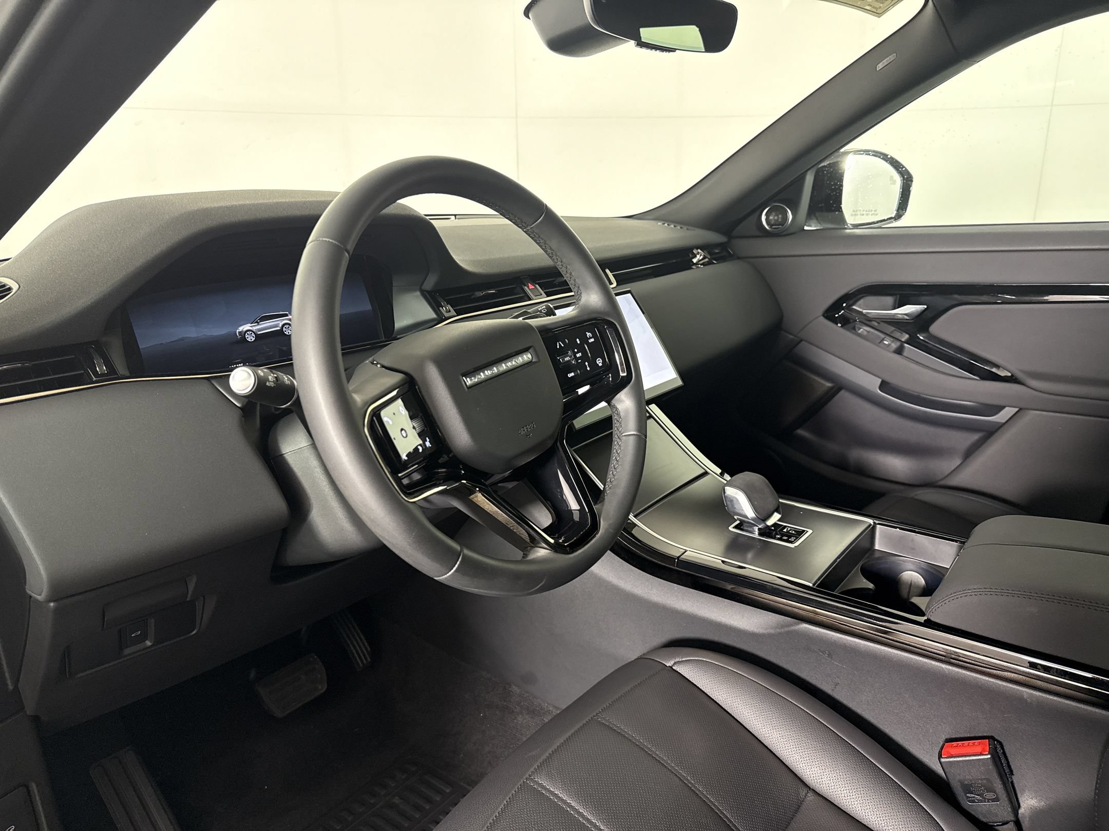 Used 2026 Land Rover Range Rover Evoque S AWD/4WD image 4