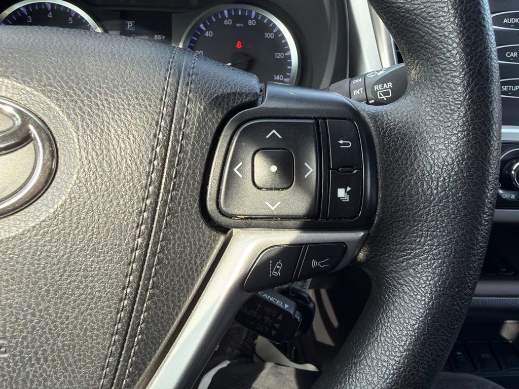 Used 2019 Toyota Highlander LE FWD image 12