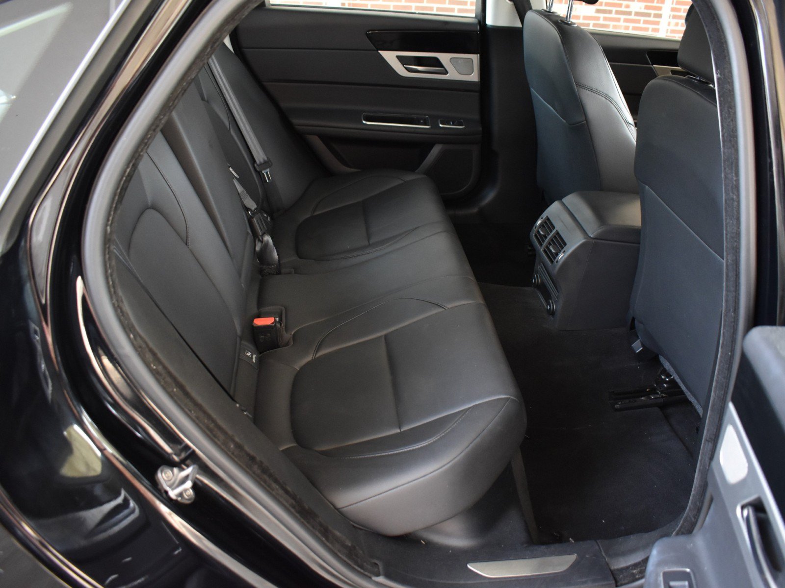 Used 2018 Jaguar XF AWD image 36
