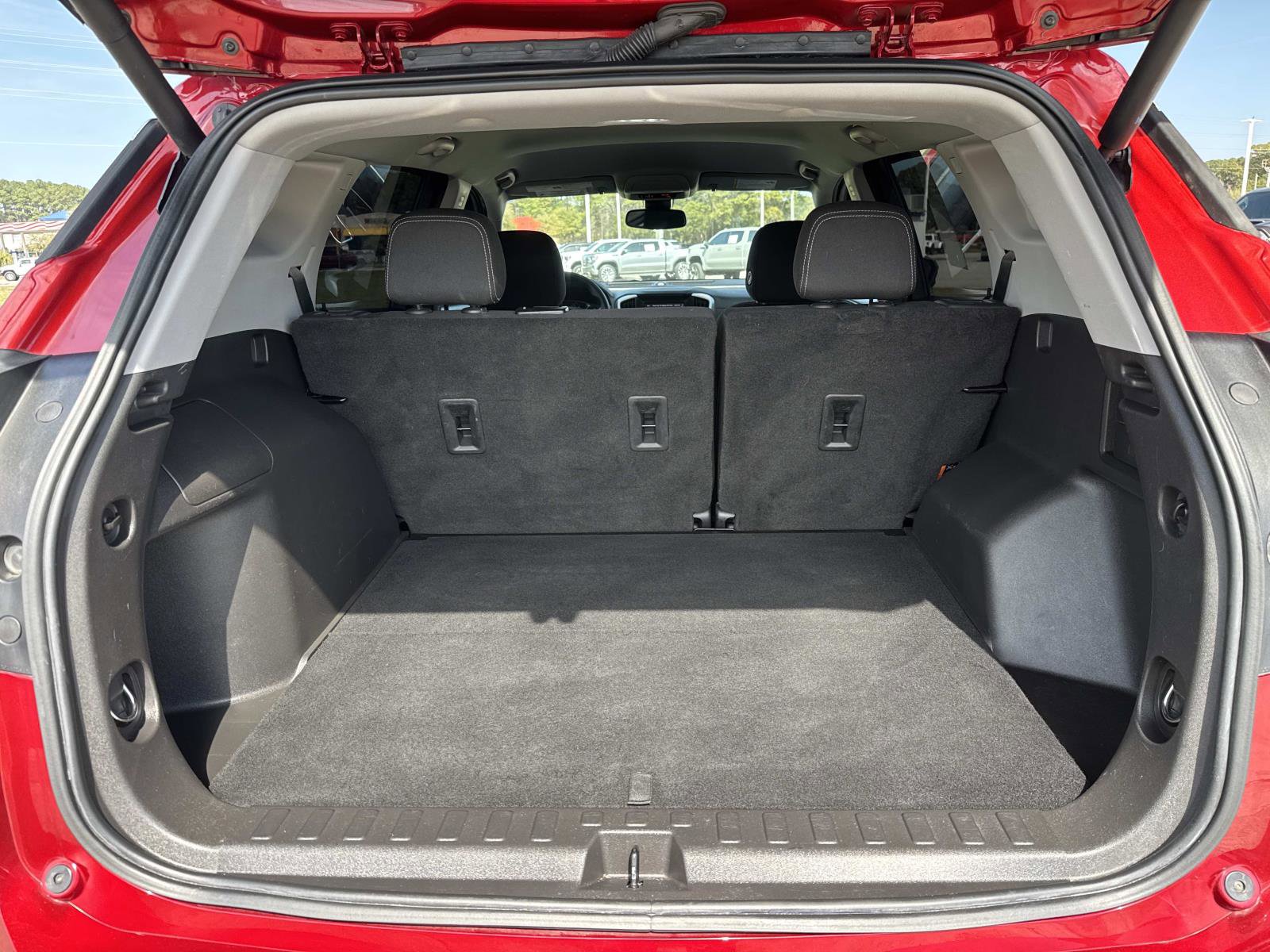 Used 2022 GMC Terrain SLE w/ Driver Convenience Package image 12