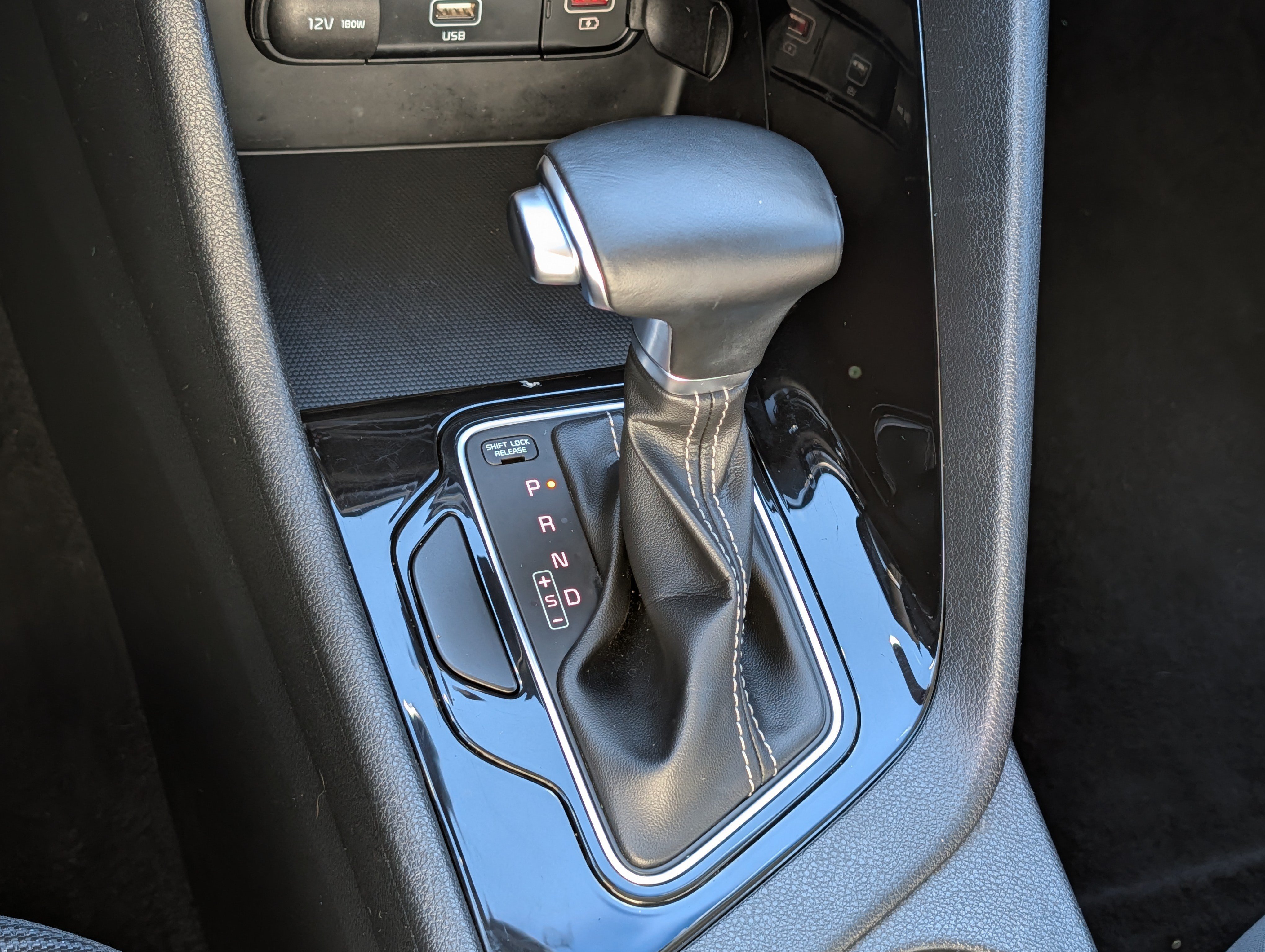 Certified 2022 Kia Niro LXS w/ Digital Cluster Package FWD image 24