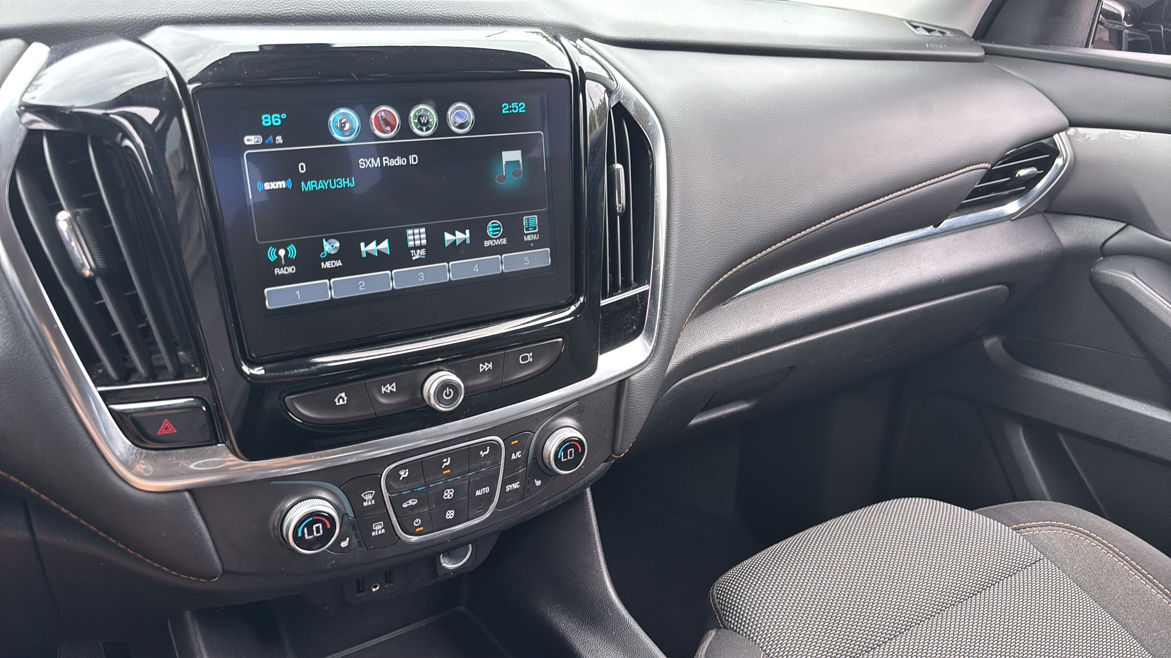 Used 2018 Chevrolet Traverse LT FWD image 29