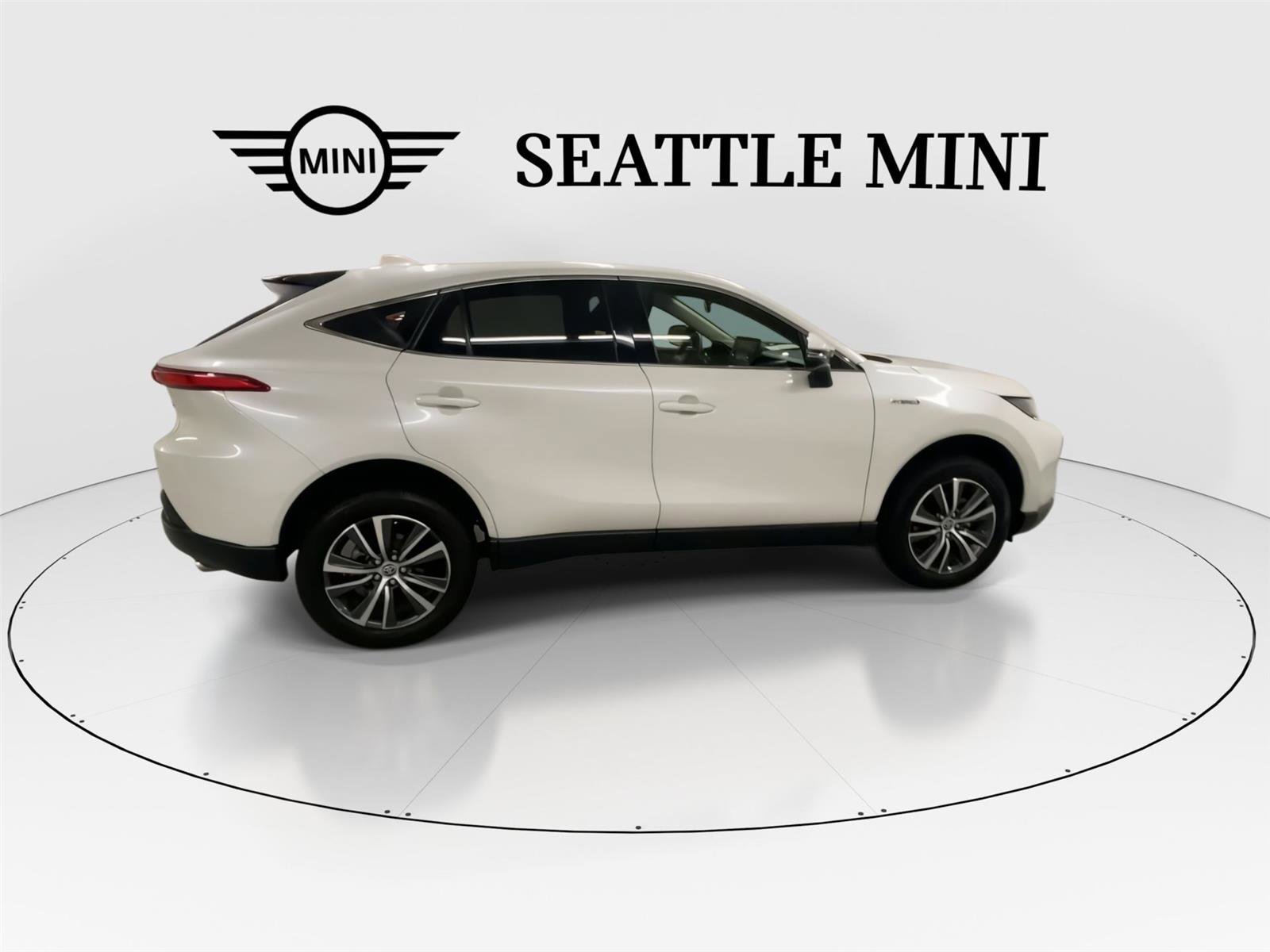 Used 2021 Toyota Venza LE w/ Carpet Mat Package (TMS) AWD/4WD image 12