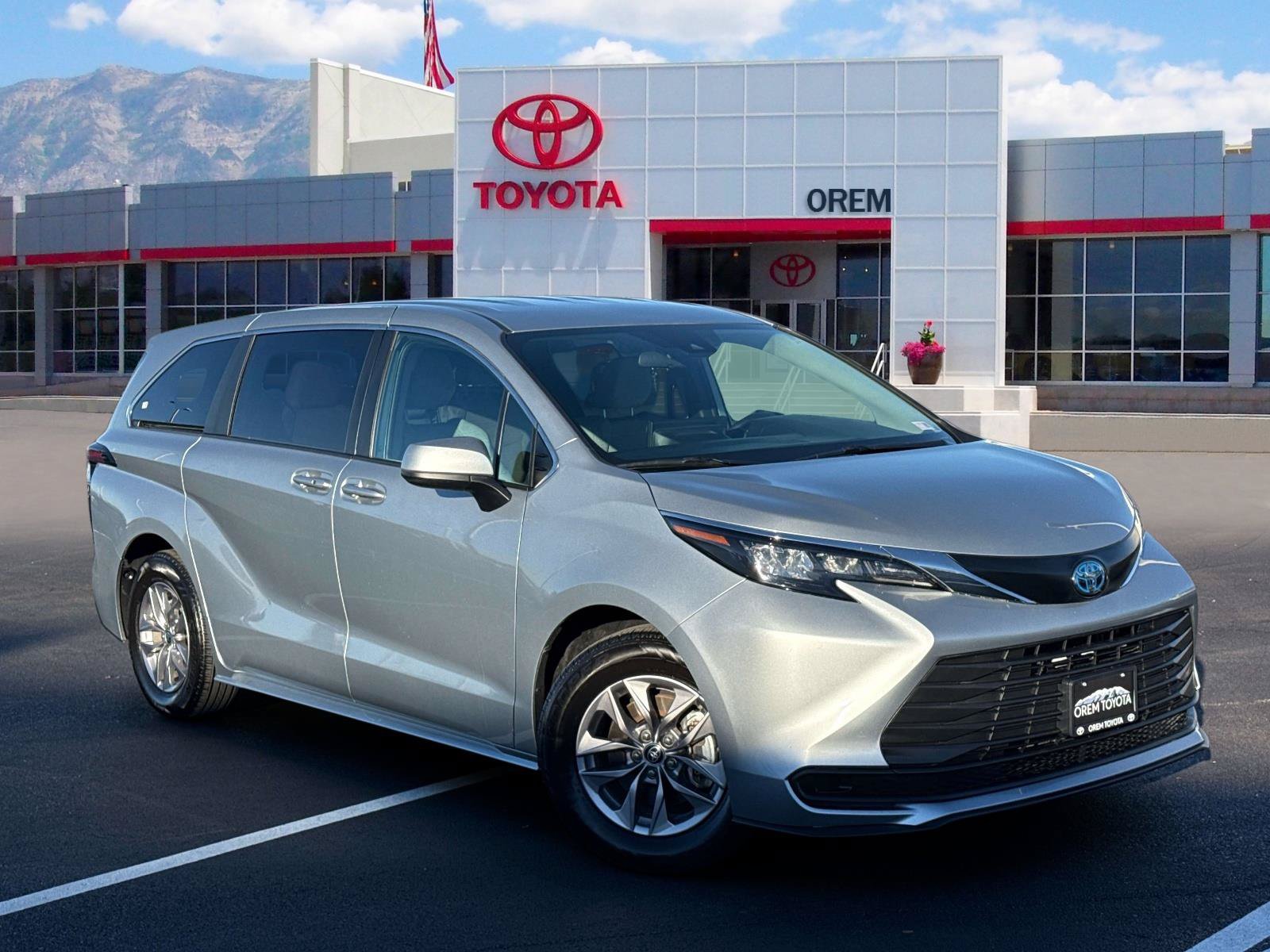 Used 2025 Toyota Sienna LE