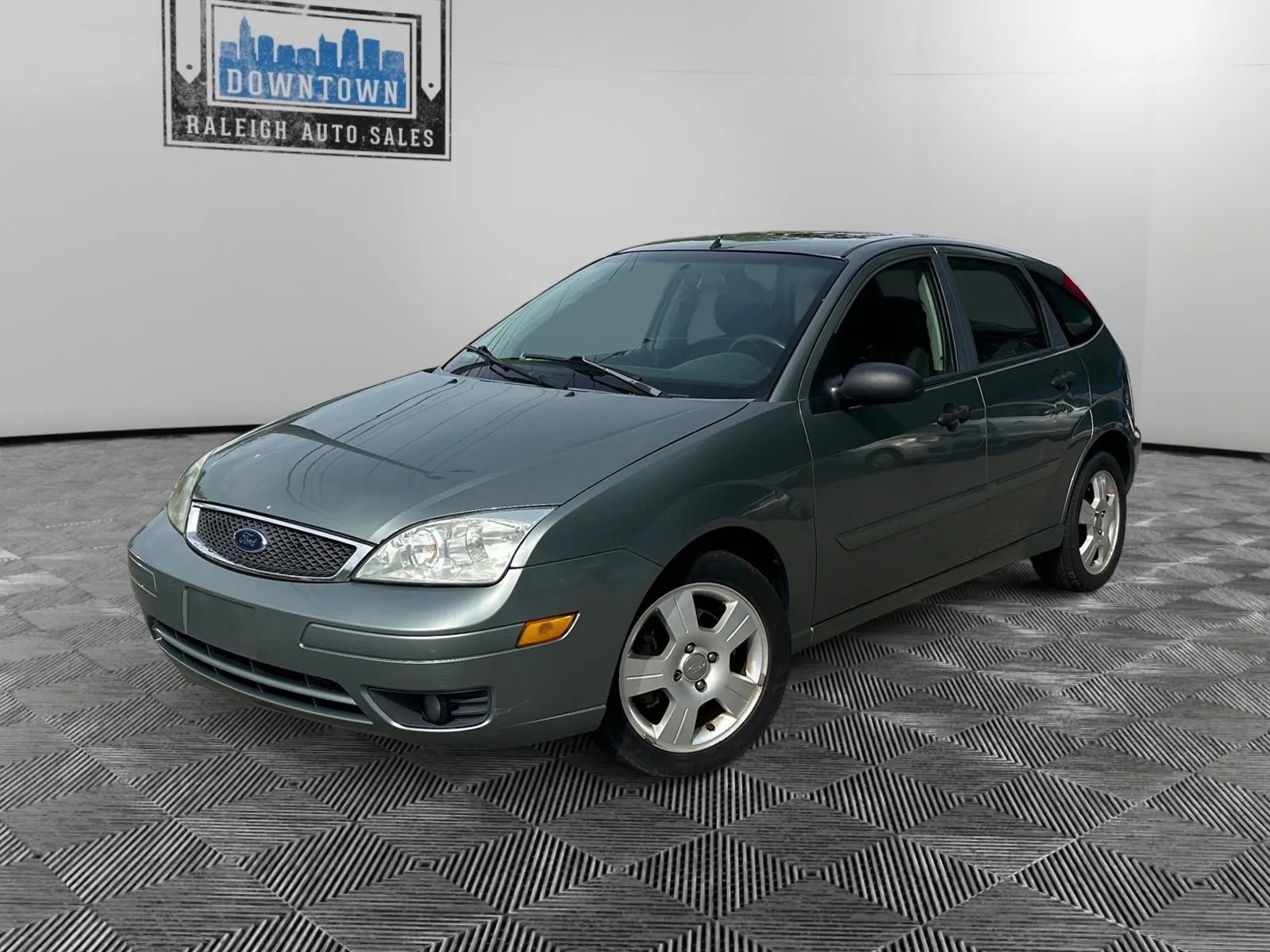 Used 2005 Ford Focus SES image 2