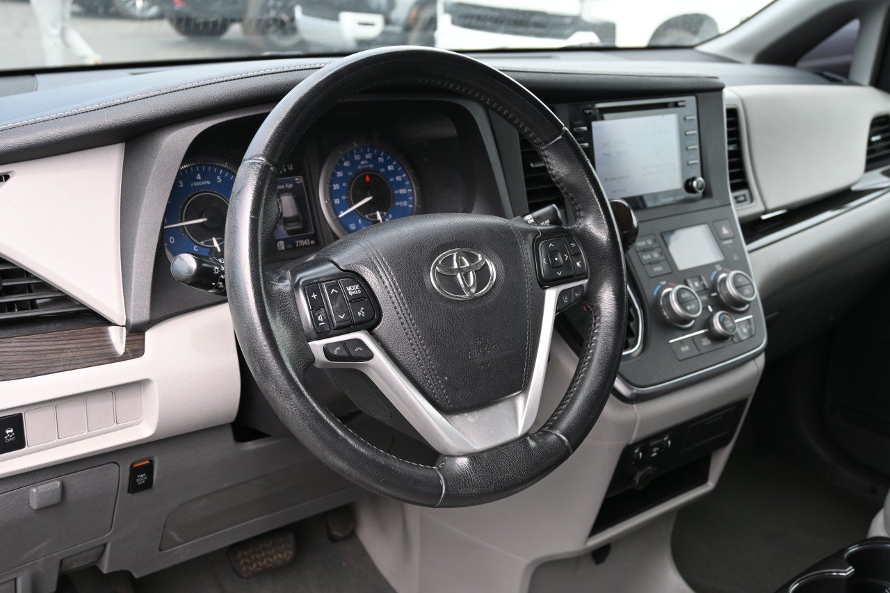 Used 2019 Toyota Sienna XLE FWD image 16