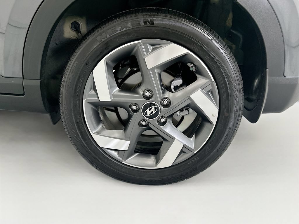 Used 2025 Hyundai Venue SEL FWD image 29