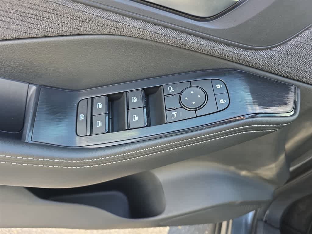 Used 2023 Nissan Rogue SV AWD/4WD image 17