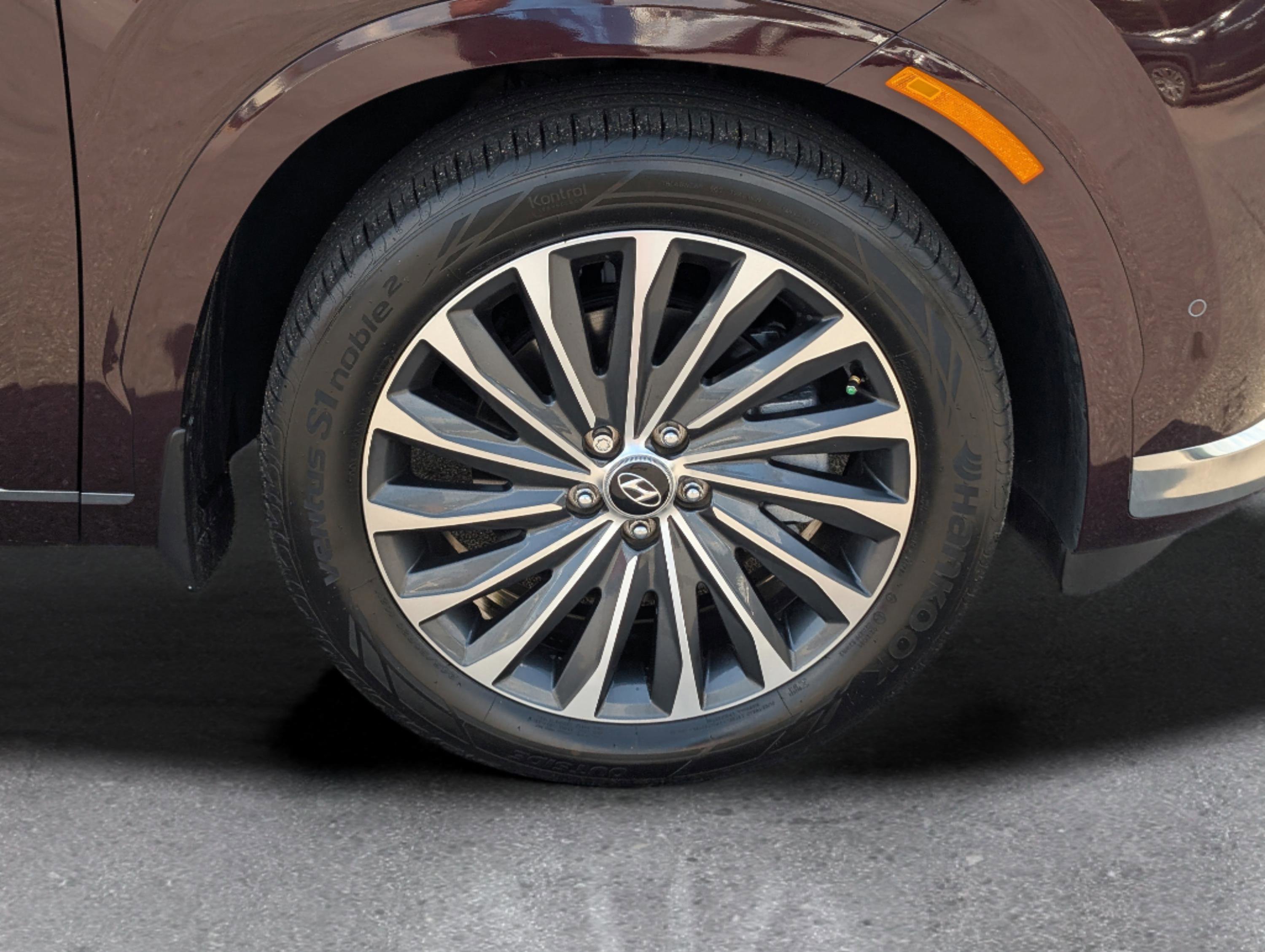 Used 2023 Hyundai Palisade Calligraphy image 6