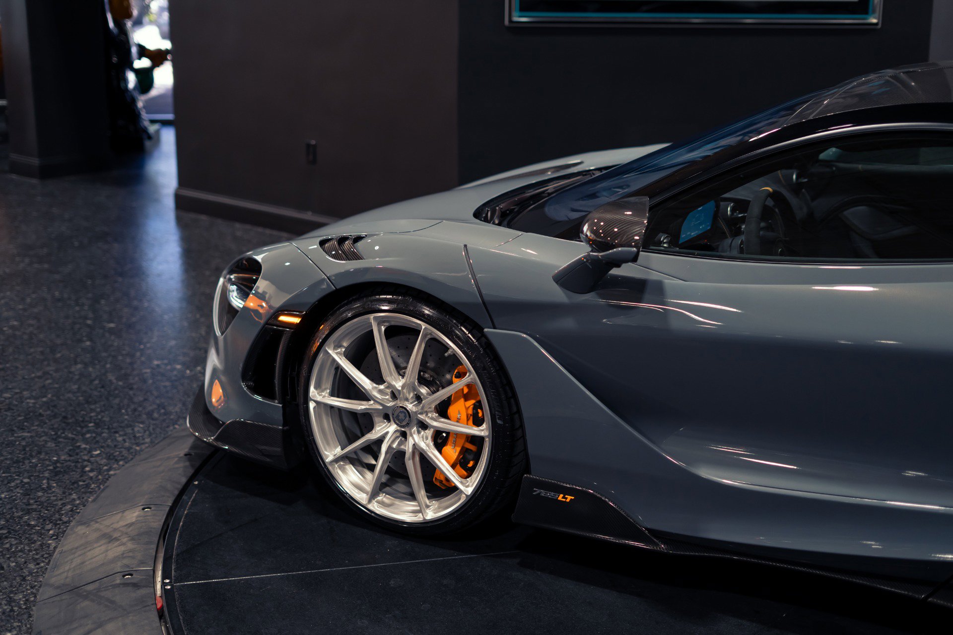 Used 2021 McLaren 765LT RWD image 5