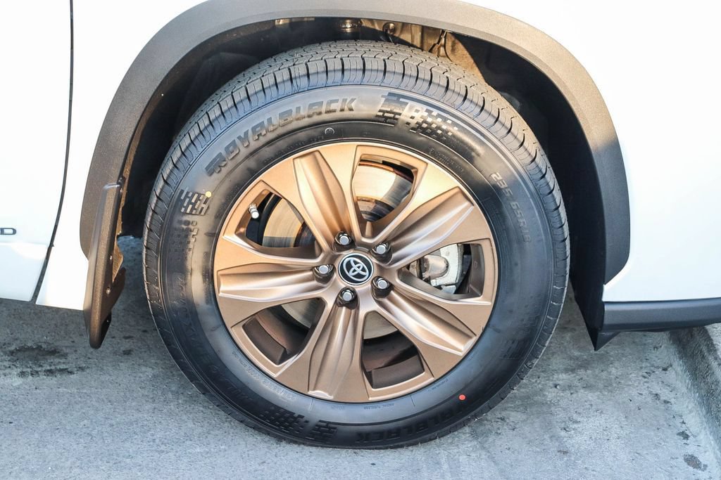 Used 2022 Toyota Highlander Bronze Edition AWD/4WD image 11